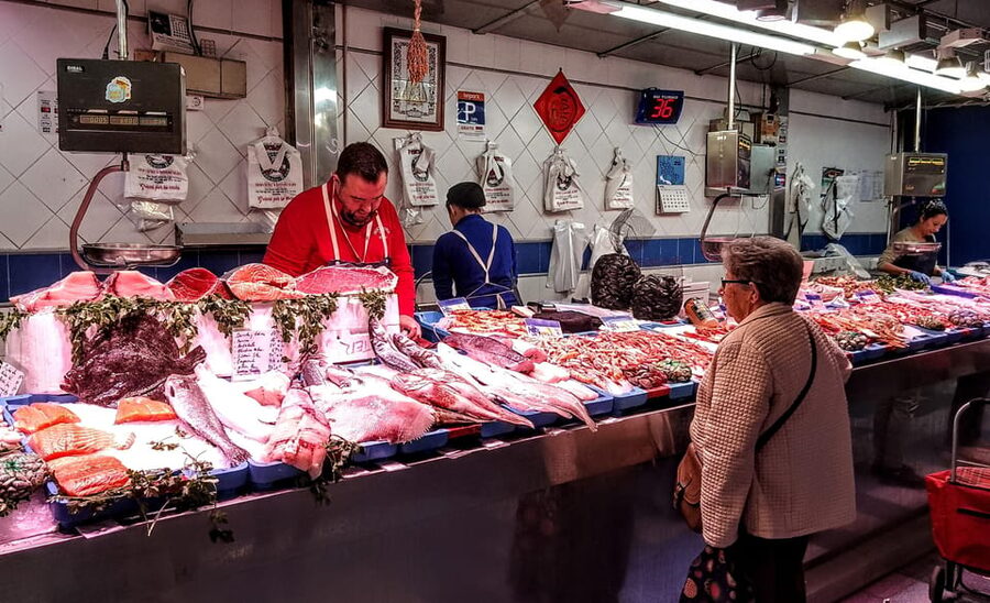 TAPAS GASTRONOMIC TOUR - Starting in Plaça de Manises and Getting Your Bearings