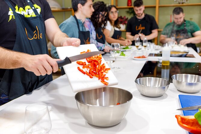 Tapas & Paella Cooking Class in Madrid with a Professional Chef - Unlimited Wine and Drinks: Fun, But Also Part of the Evening’s Flow