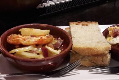 Tapas tasting with drinks at Santiago Old Town - Meeting point at Galicia Travels, and how the evening starts