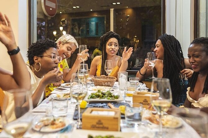 The Granada Evening Tapas Crawl by Food Lover Tour - The drinks scene: vermut, wine, beer, and a cava finish