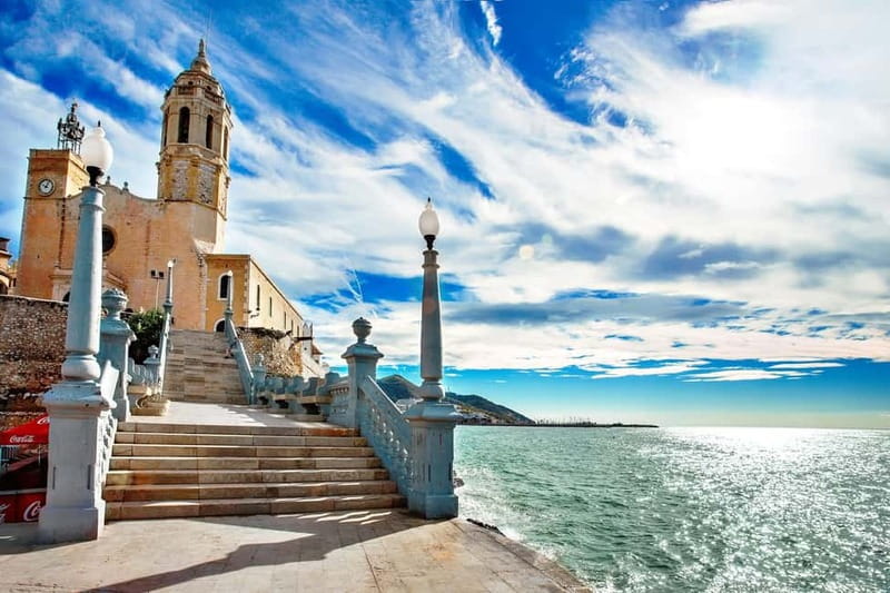 Tour in Sitges ( Bcn): Cultural diversity, tapas and beach - Breakfast Stop: Pan con Tomate, Coffee, and the Easy Start