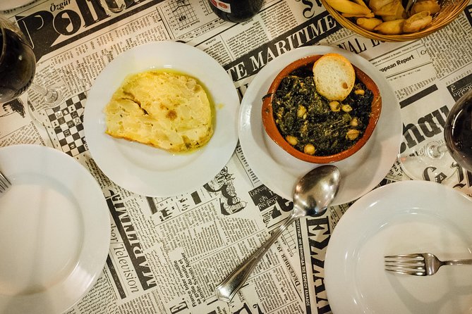 Triana Gourmet Tapas Tour in Seville - What you’ll eat and drink: shared tapas plus a real beverage lineup