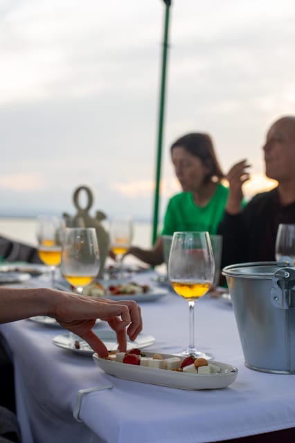 Valencia: Boat Ride with Valencian Wine Tasting & Tapas - Key things to know before you go on the Albufera wine boat