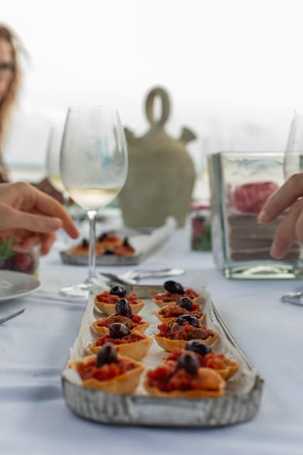 Valencia: Boat Ride with Valencian Wine Tasting & Tapas - Three mostly organic Valencian wines, explained simply