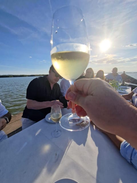 Valencia: Boat Ride with Valencian Wine Tasting & Tapas - What to wear and bring for the Albufera breeze