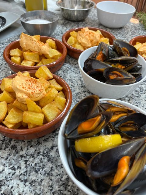 Valencia: Evening Guided Paella Workshop, Tapas, and Drinks - What’s included, and why that affects the value