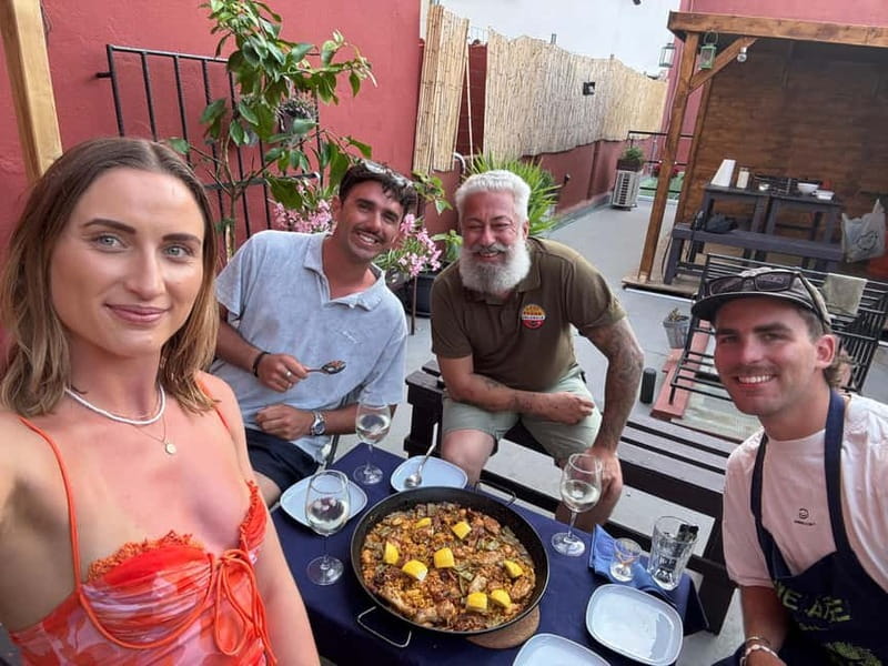 Valencia: Paella Cooking Class with Tapas and Drinks - Centro Semilla meeting point and how the evening starts