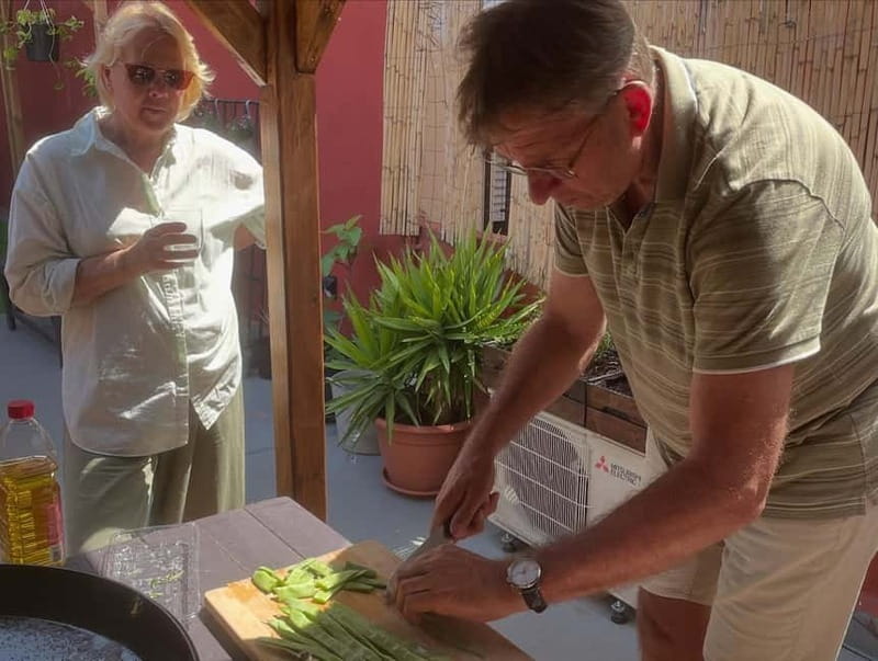 Valencia: Paella Cooking Class with Tapas and Drinks - The socarrat moment: timing is the real secret