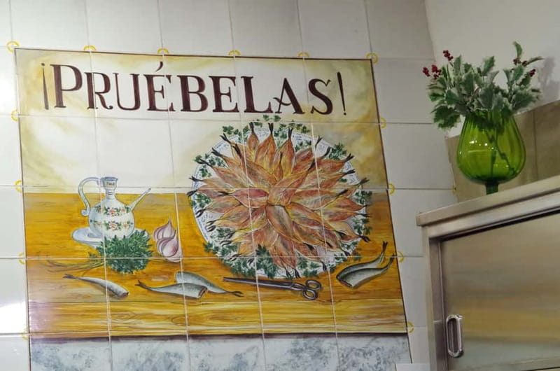 Valencia: Tapas and Sightseeing guided tour - Street Art and the Old-City Maze: Sightseeing You Can Actually Follow