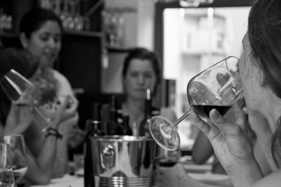 Valencia: Wine Tasting and Tapas Experience - Tapas Pairing: 5 Tapas to Share and How Food Changes the Glass