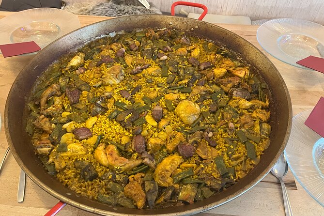 Valencian Paella class with welcome drinks and tapas - The private group factor: why it changes how you learn