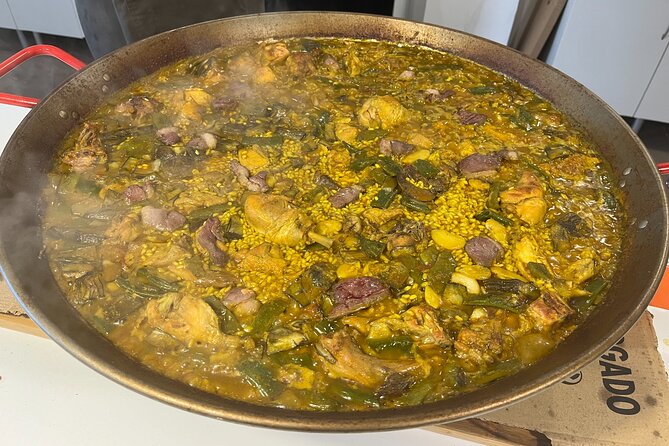 Valencian Paella class with welcome drinks and tapas - Meeting point on Carrer de Joaquín Costa: easy to find, easy to start late