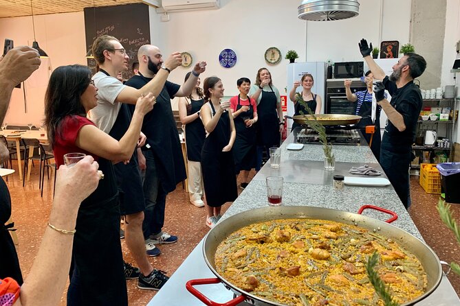 Valencian paella cooking class, tapas and visit to Ruzafa market. - Mercado de Ruzafa: how market shopping changes your paella results