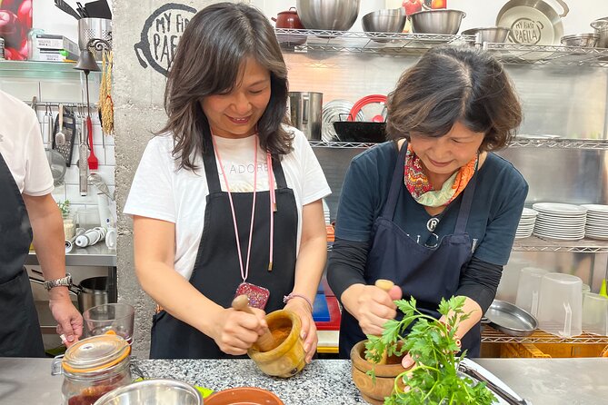Valencian Paella Cooking Class, Tapas & Sangria - Evening - Ruzafa market shopping and what makes Valencian paella different