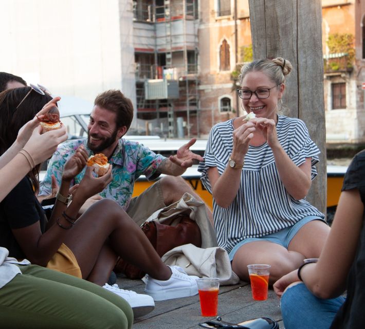 Venice: Local Secrets of Venice Tapas & Wine Walking Tour - The walk between hidden alleyways, bridges, and canal edges