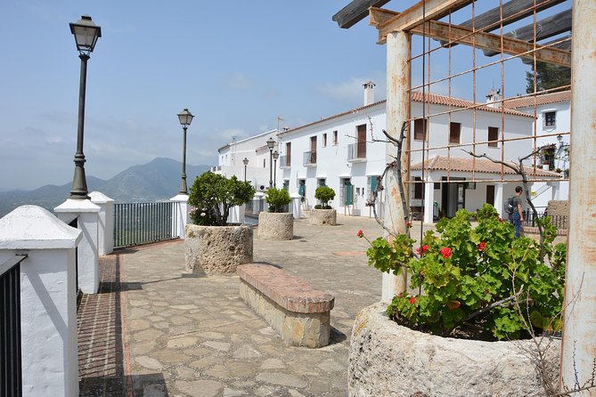Wine, Tapas & Lake Zahara by e-bike incl Ronda pickup (full day) - Who should book this tour (and who should skip it)