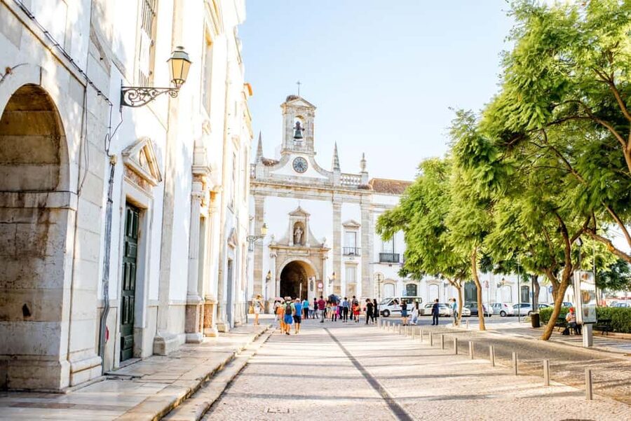 WINE TASTING & TAPAS IN THE HEART OF FARO - Meeting at Faro Municipal Market: easy start, central location