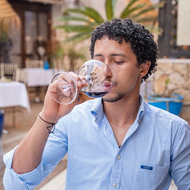 WINE TASTING & TAPAS IN THE HEART OF FARO - Stop 2 (15 minutes): quick hit, palate reset
