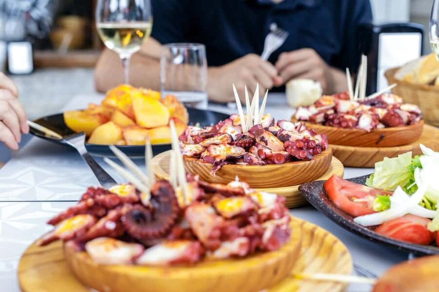 WINE TASTING & TAPAS IN THE HEART OF FARO - Why the oldest-charming Faro restaurant stop matters